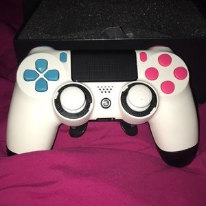 I’m selling a brand new scuf controller